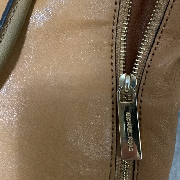 Michael Kors, camel leather tote with gold, zipper detailing and branding - Picture 13 of 13